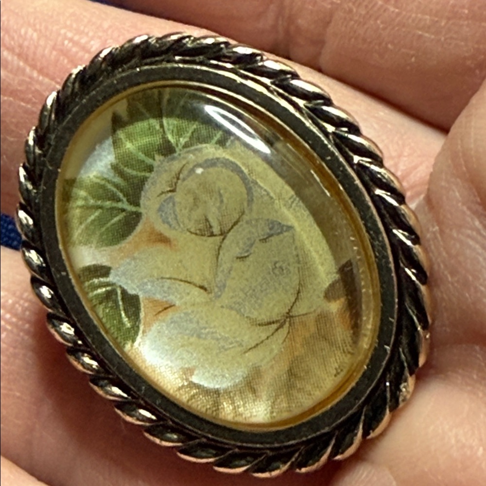 Vintage 1960s Gold Tone Scarf Clip Ring: White Rose Floral Design west Germany